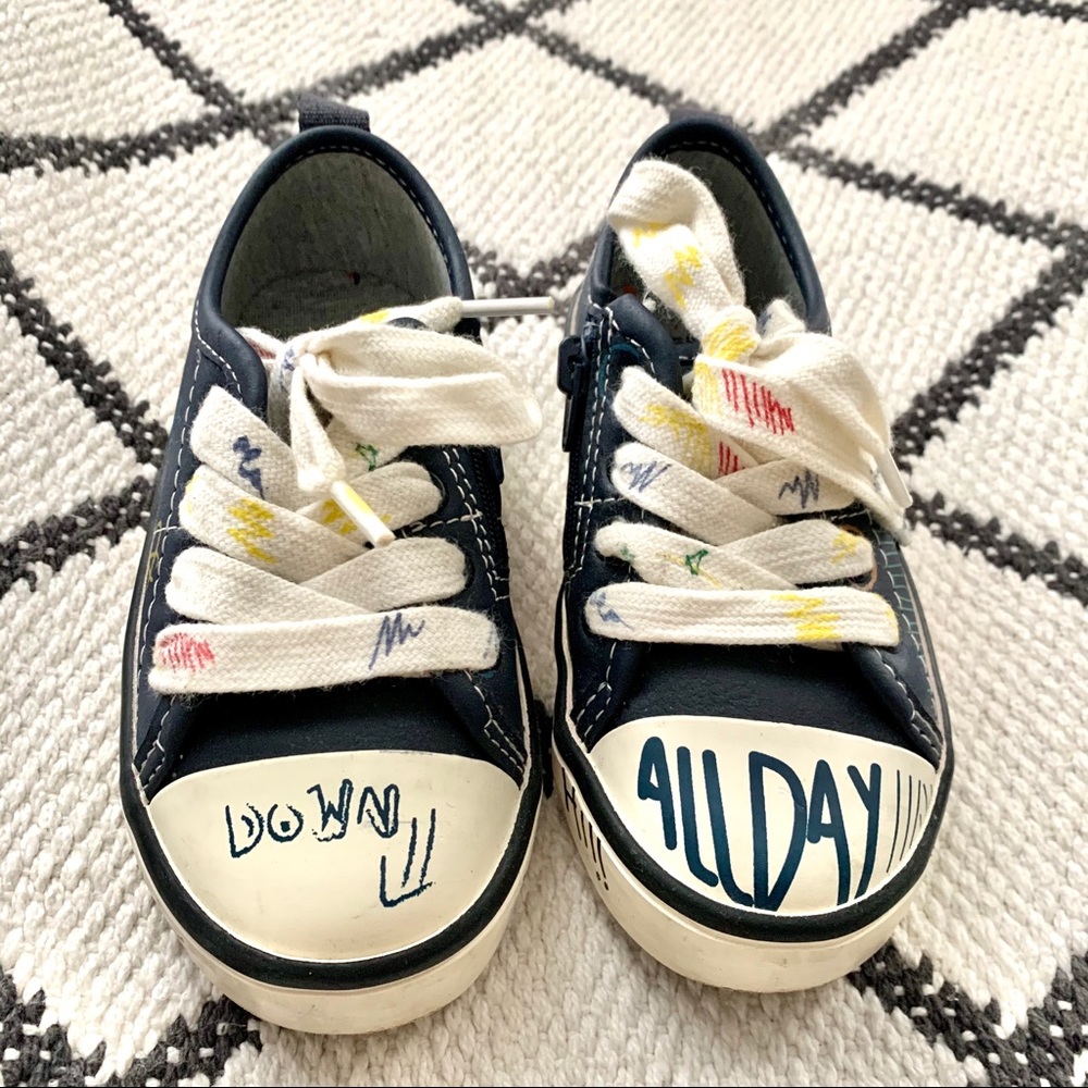 Zara navy graffiti toddler sz6.5 sneaker